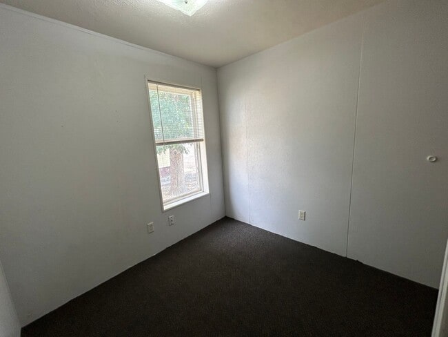 Building Photo - 3 Bedroom 2 Bath Trailer for Rent