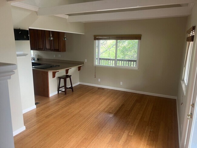 Building Photo - Cozy three bedroom two bath in Lake Wildwood