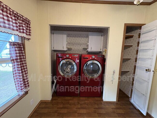 Building Photo - 616 Klickety Klak Ln