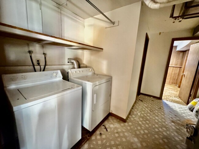 Building Photo - 203 Larkin Ave