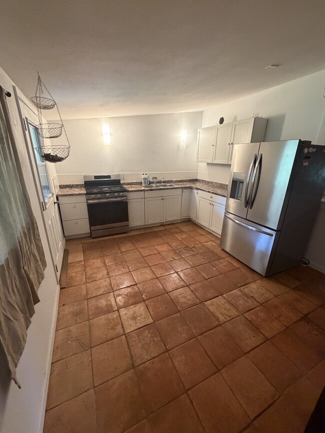 Building Photo - 20 Leahi Pl