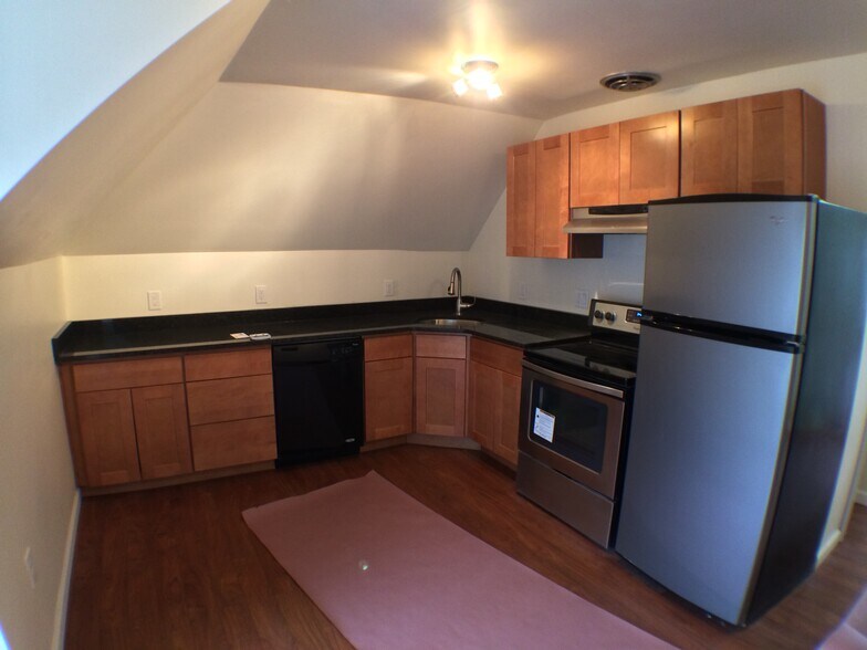 Kitchen - 5647 Hampton St