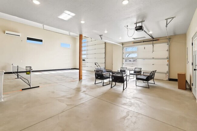 Building Photo - 303 CM Rdg Ln