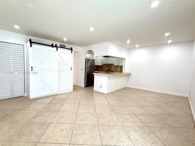 Building Photo - 3032 Coral Ridge Dr