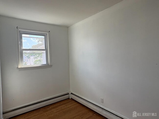 Building Photo - 311 Barclay St