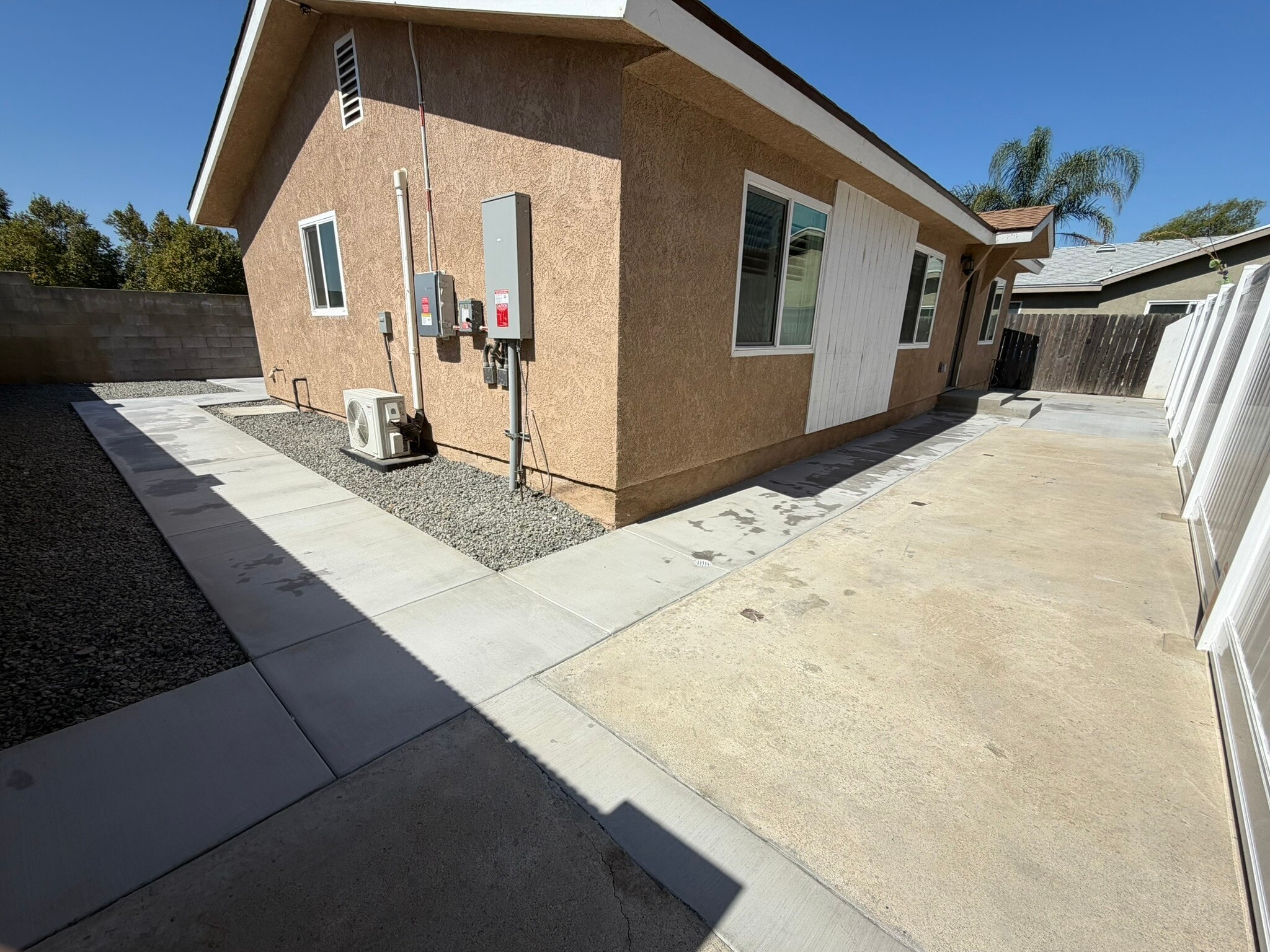 Side view - 2540 E Dunes St