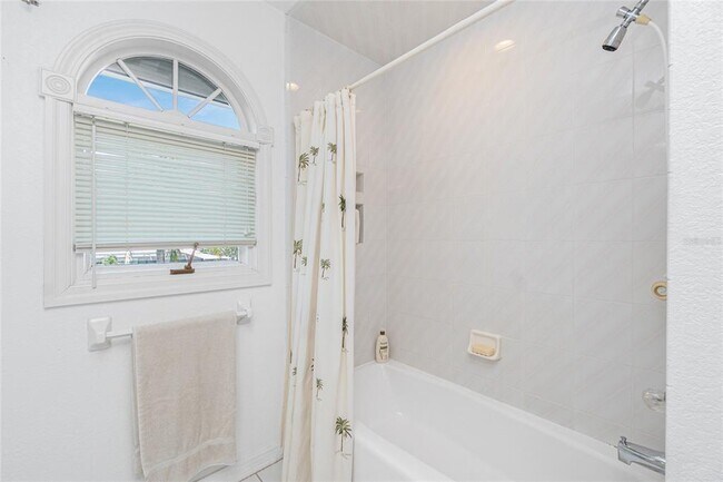 Building Photo - 202 George Rd SE