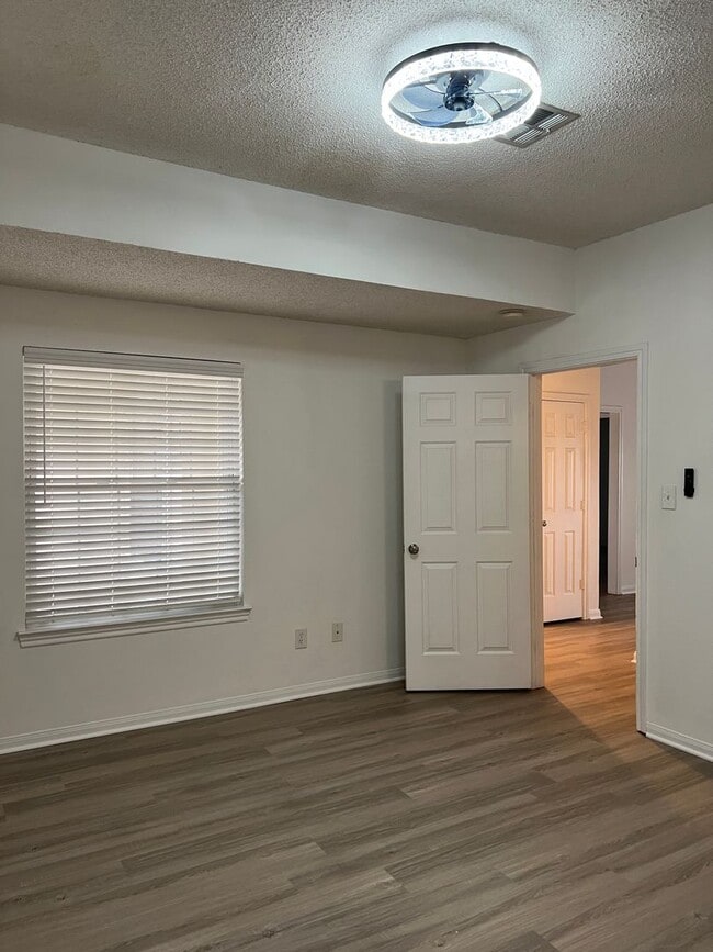 Building Photo - Duplex