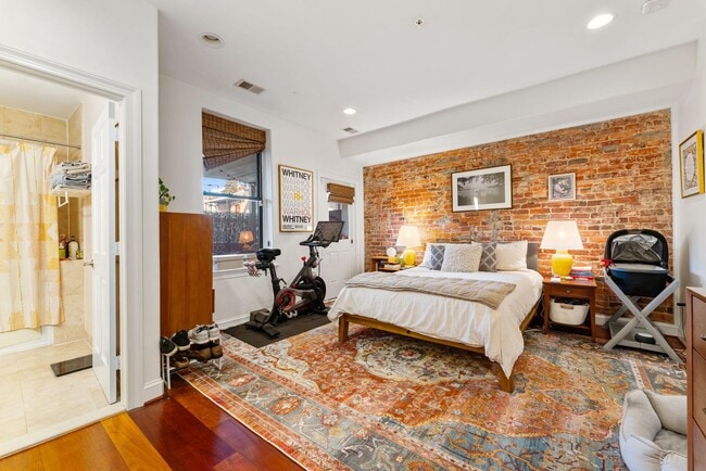 Building Photo - 1105 Park Rd NW