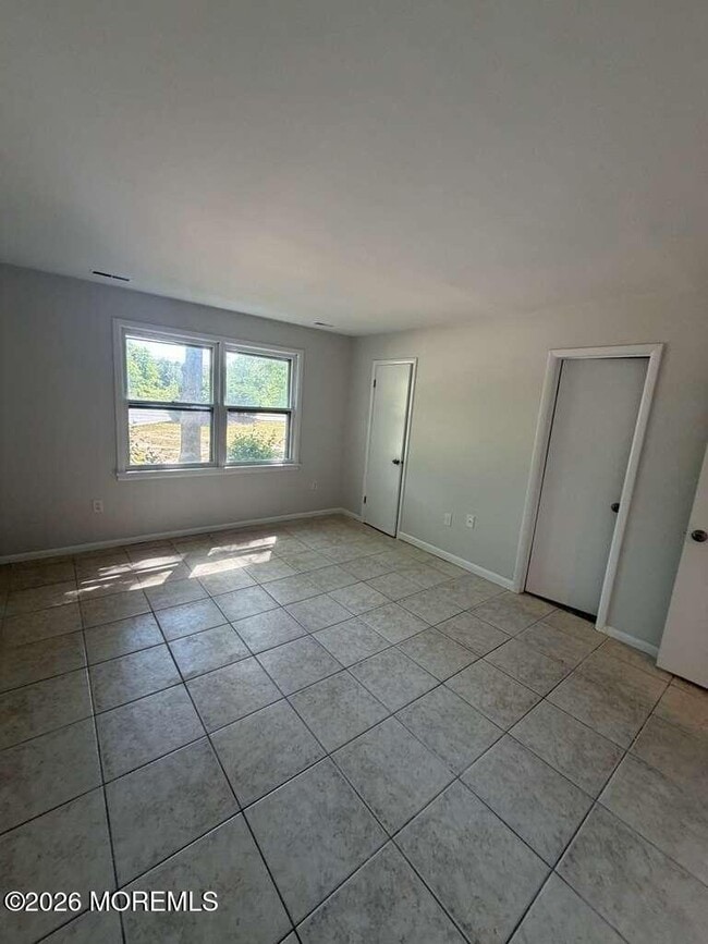 Building Photo - 8 Scotch Pine Dr