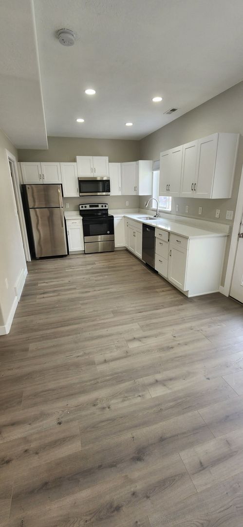Building Photo - 3 Bedroom Townhome in Herriman!