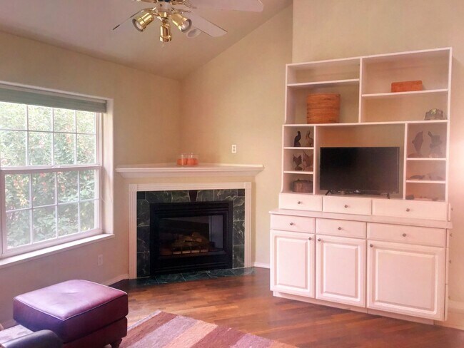 Building Photo - Downtown Glenwood Springs Condo