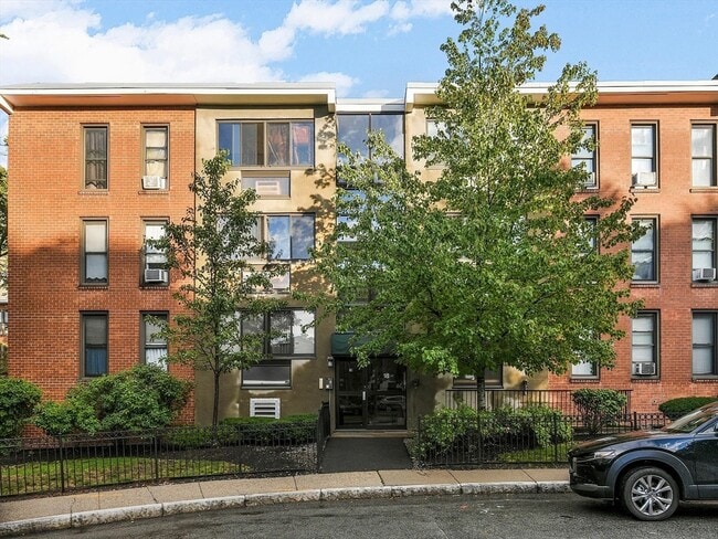 Building Photo - 18 Juniper St