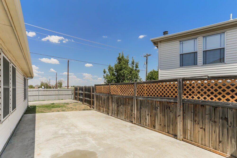 Building Photo - 8132 Fox Chase Dr