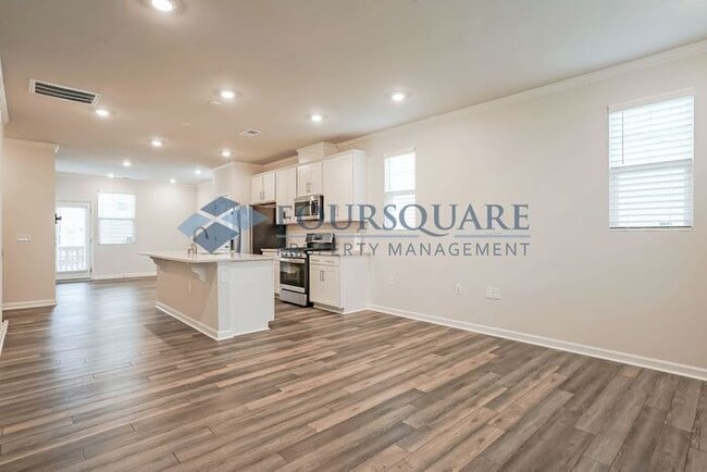 Building Photo - Three Story Town Home | Entry Level Bedroo...