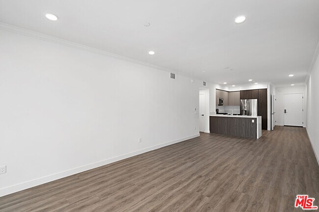Building Photo - 6144 Whitsett Ave