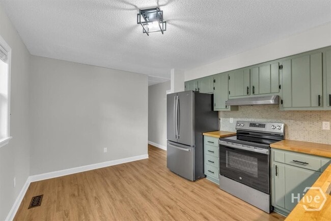 Building Photo - 131 Pointe S Dr