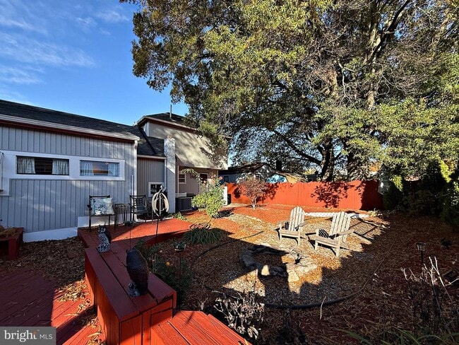 Building Photo - 46 Roosevelt Ave