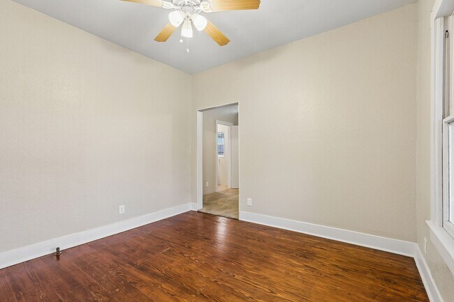 Building Photo - 2310 N Sabinas St