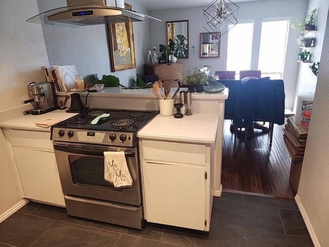 Building Photo - Adorable 2/2 Pocket Area Half-Plex!  PLEAS...