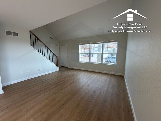 Building Photo - Greystone Court Duplex 1011-1013