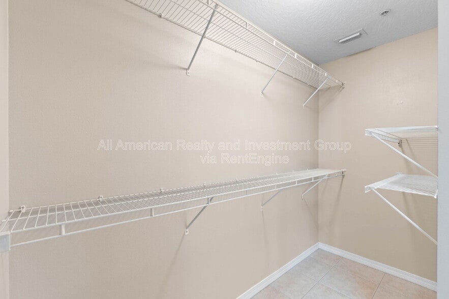 Building Photo - 12 Roserita Pl