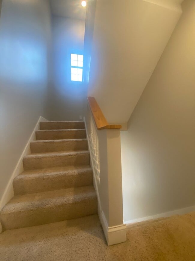 Building Photo - 2 Bedroom Ashton Estates Townhouse- Availa...