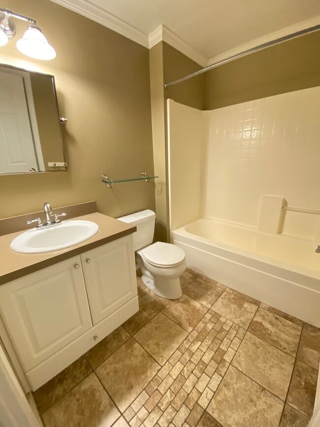 Building Photo - Beautiful 3 Bedroom Home with Custom Touches!