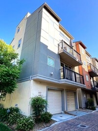 Building Photo - Available for showings after July 20th.