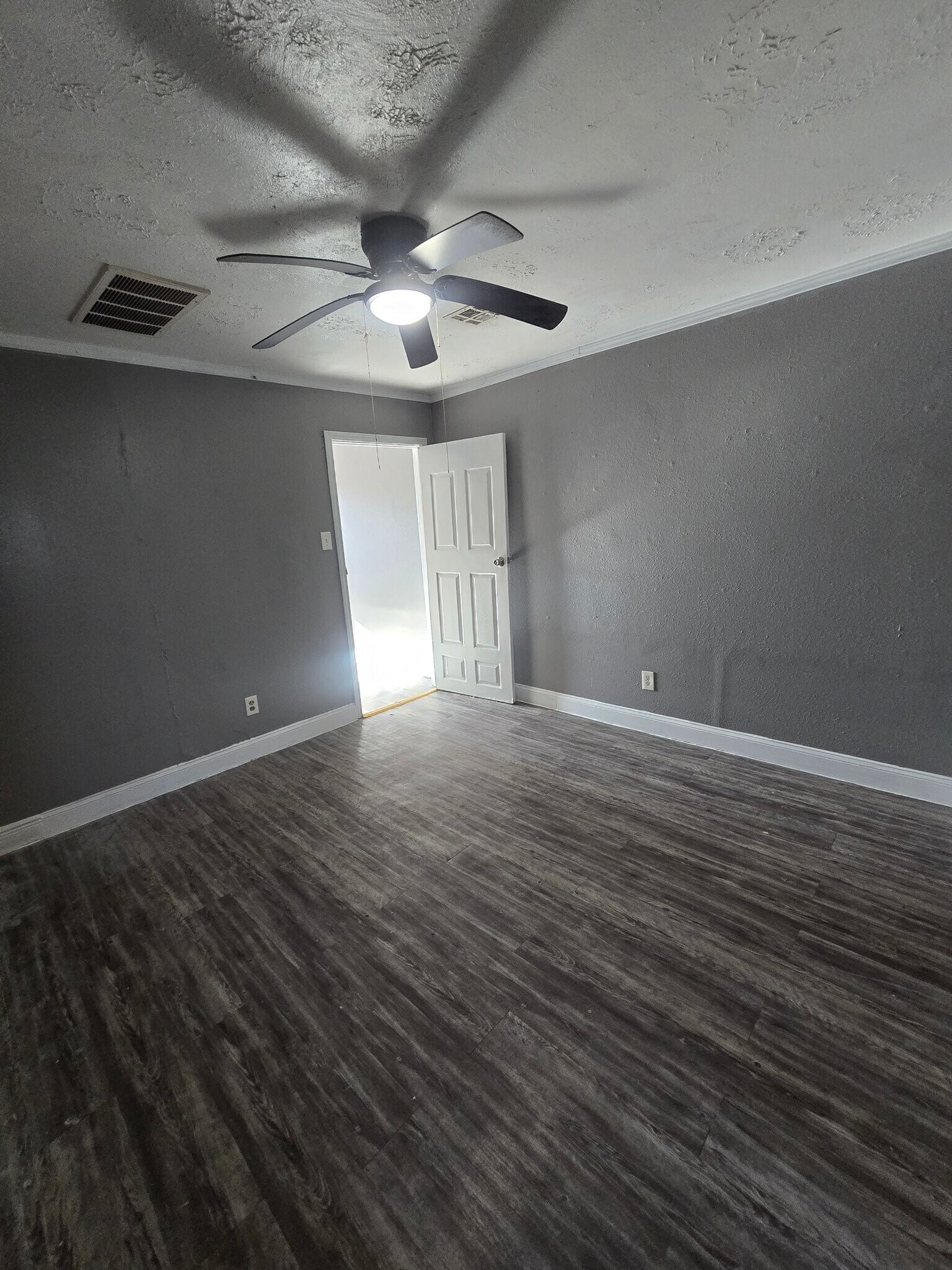 Building Photo - 4820 Oak Ave