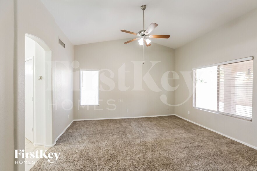 Building Photo - 14944 N 133rd Dr