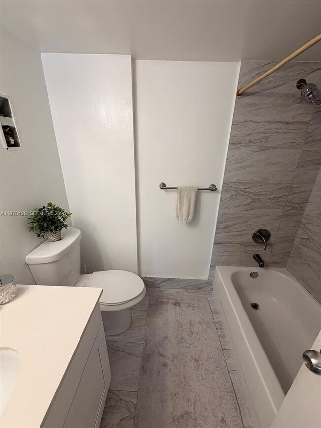 Building Photo - 16851 NE 23rd Ave