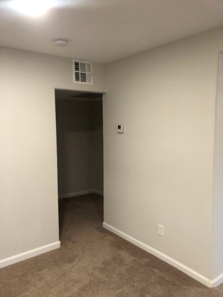 Building Photo - 140 W Upjohn Ave