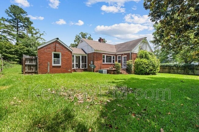 Building Photo - 2334 Redwood Dr