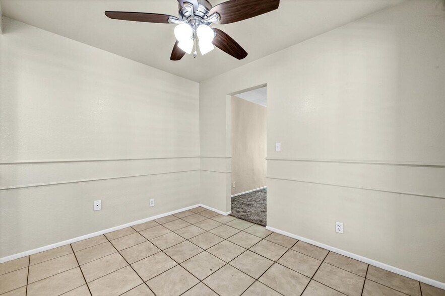 Building Photo - 5598 E Vista Del Rio
