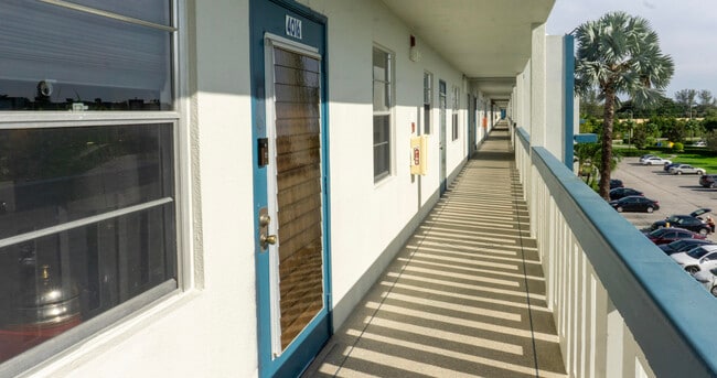 Building Photo - 4016 Lincoln A