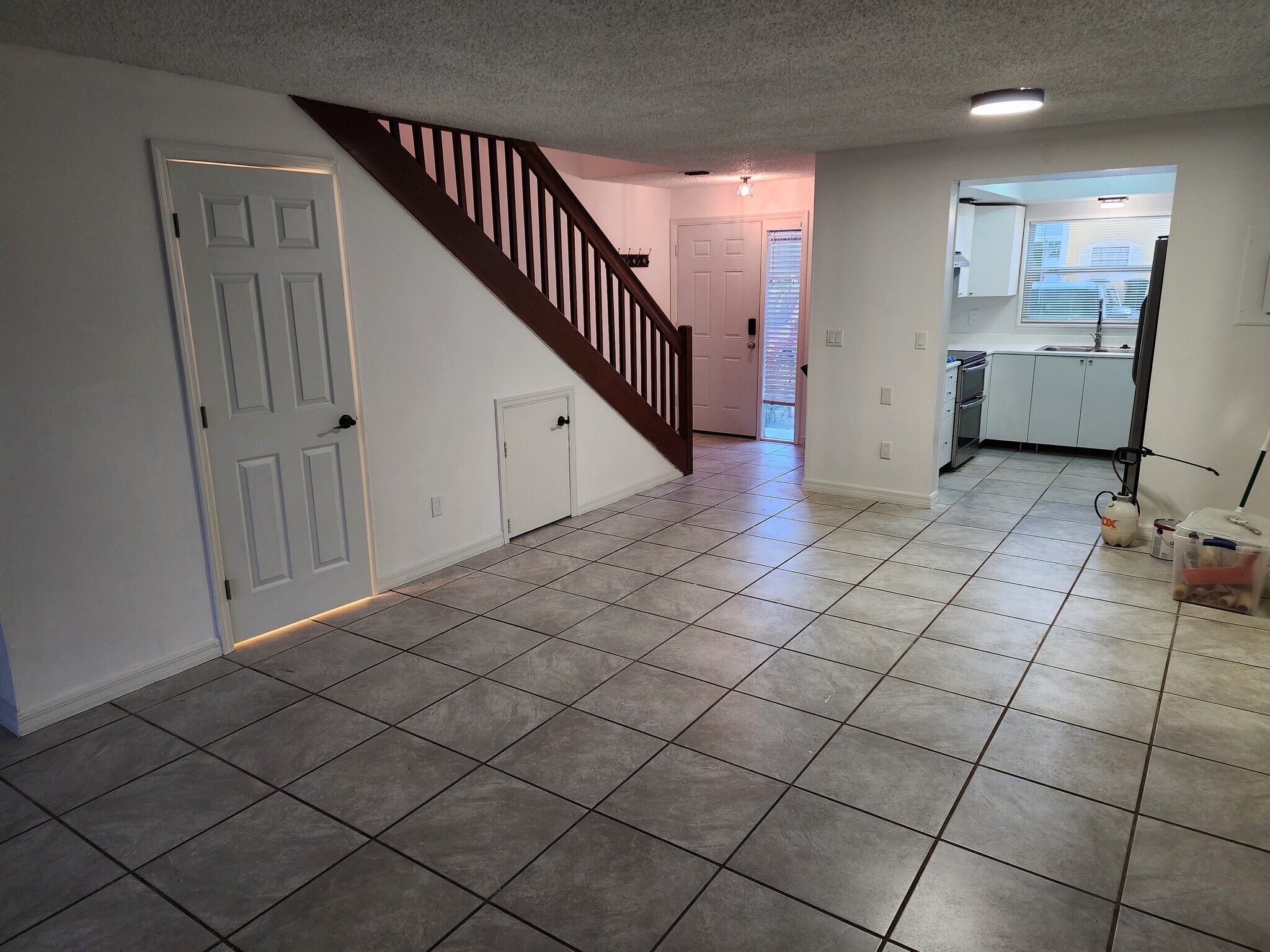 Building Photo - 3001 S Pines Dr