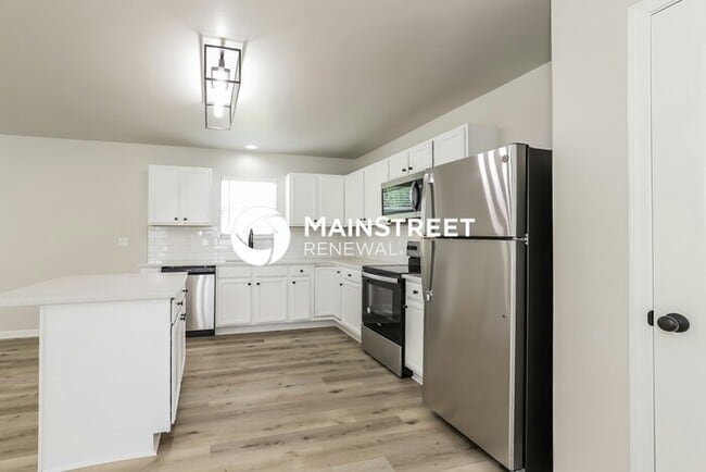 Building Photo - 3 Bedroom Pet-Friendly Home in BURLINGTON,...