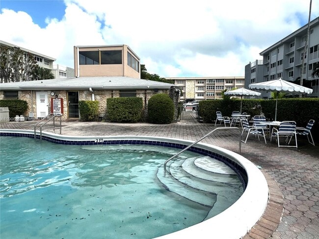 Building Photo - 410 SE 2nd St