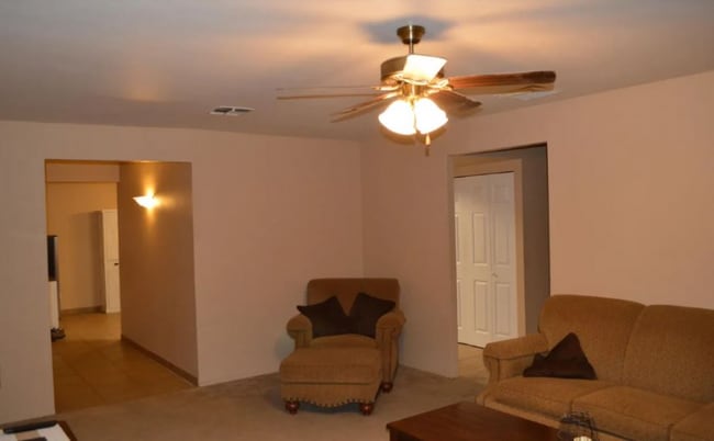 Building Photo - 14401 N 52nd Ln