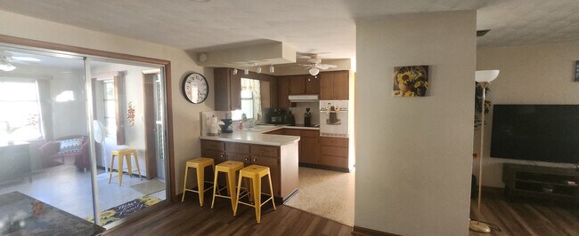 This is true Florida living. Perfect for families, work teams, or Nomads - 5914 Wilson Dr