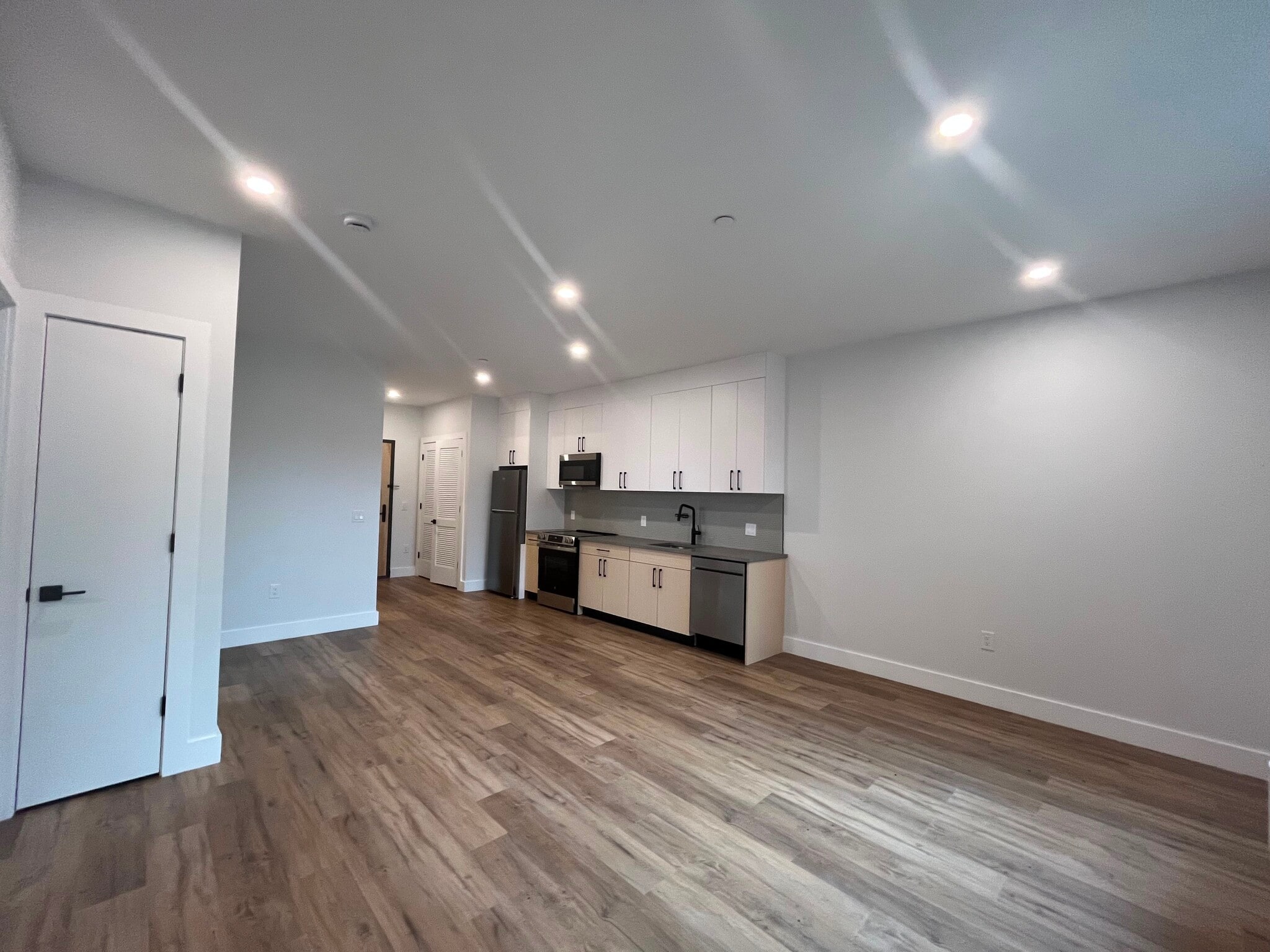 Building Photo - 506 Communipaw Ave