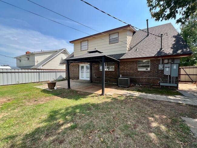 Building Photo - ?Spacious Home Near Tinker Airforce Base ?