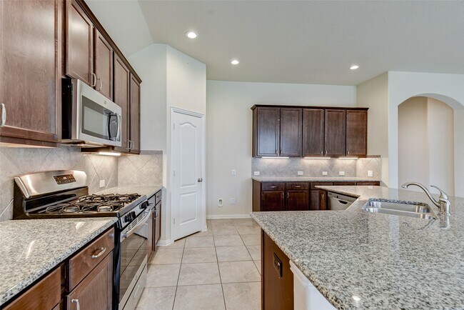 Building Photo - 84 Linnwood Dr