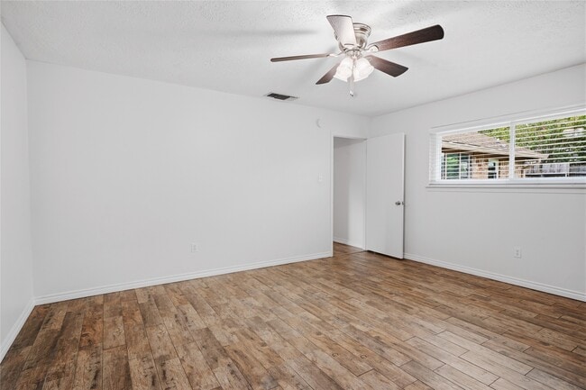 Building Photo - 182 Greenleaf Ln