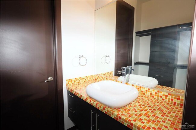 Building Photo - 28 Grovewood Ave