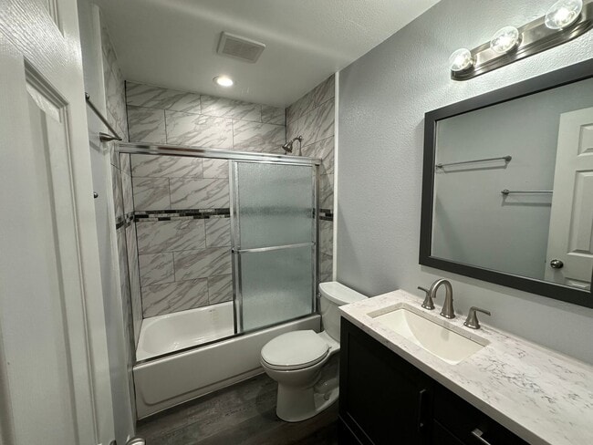 Building Photo - 2-BEDROOM *ALL UTILITIES INCLUDED*