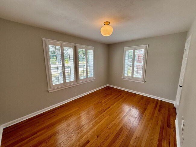 Building Photo - Charming 2BR/1BA Home in Kirkwood – Renova...