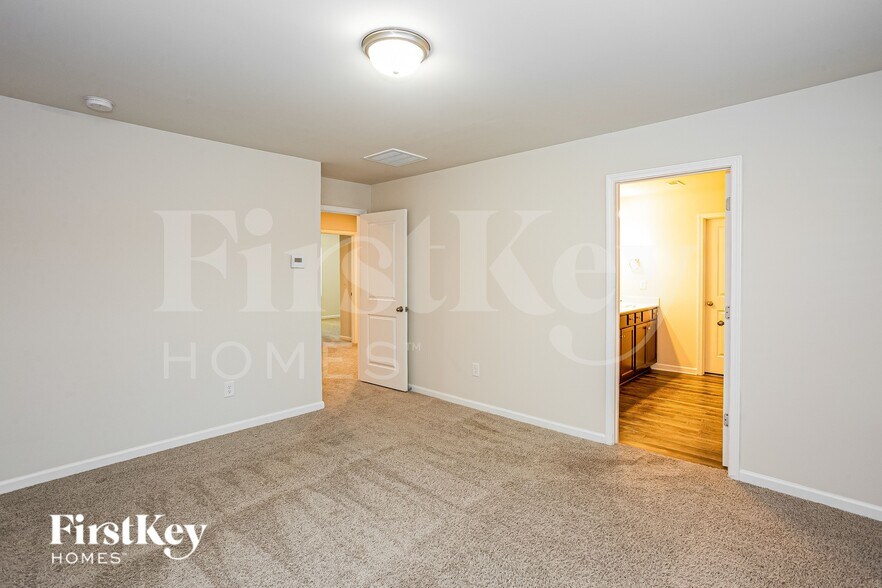 Building Photo - 9522 Hamel St