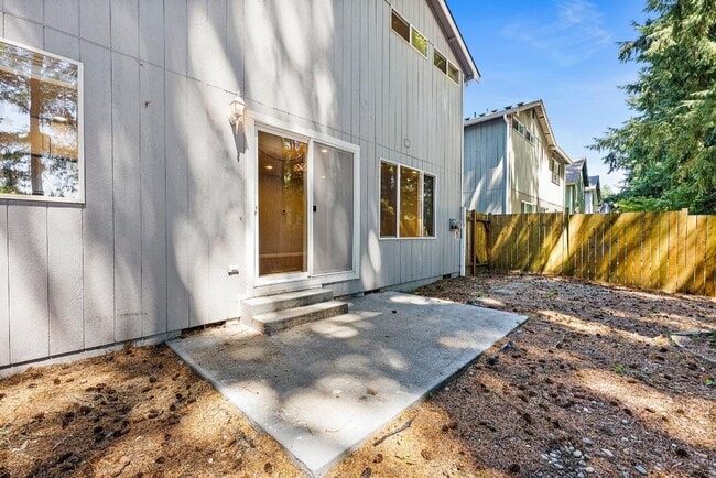 Building Photo - Updated 3 Bed Home for Rent in Lacey | Vau...
